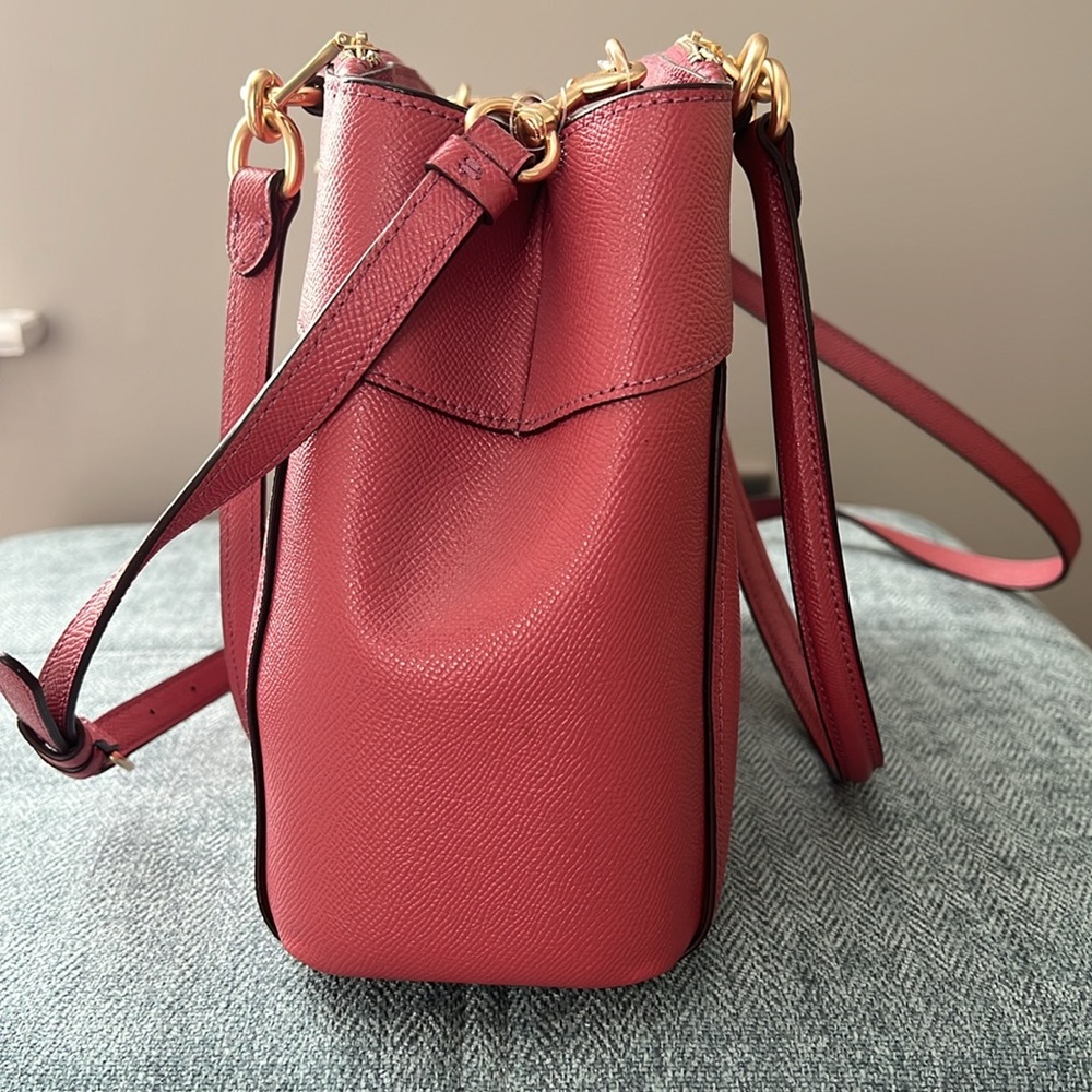 Coach leather bag in pink - Picture 7 of 11